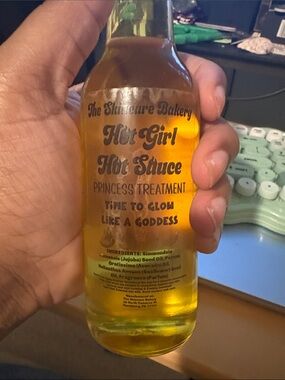 Hot Girl Hot Sauce - Princess Treatment